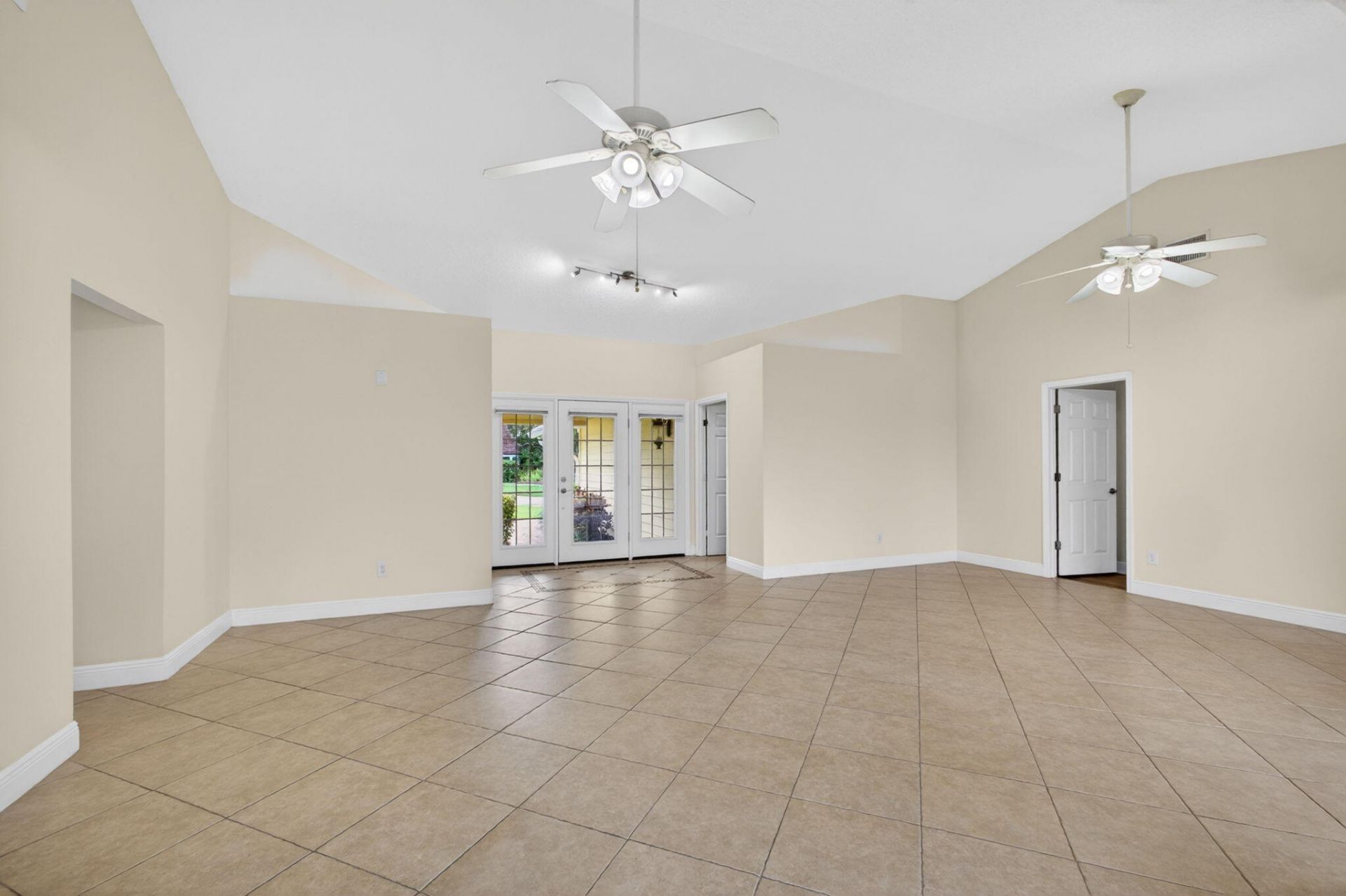 10420 SE Jupiter Narrows Drive, Hobe Sound, FL 33455 Photo