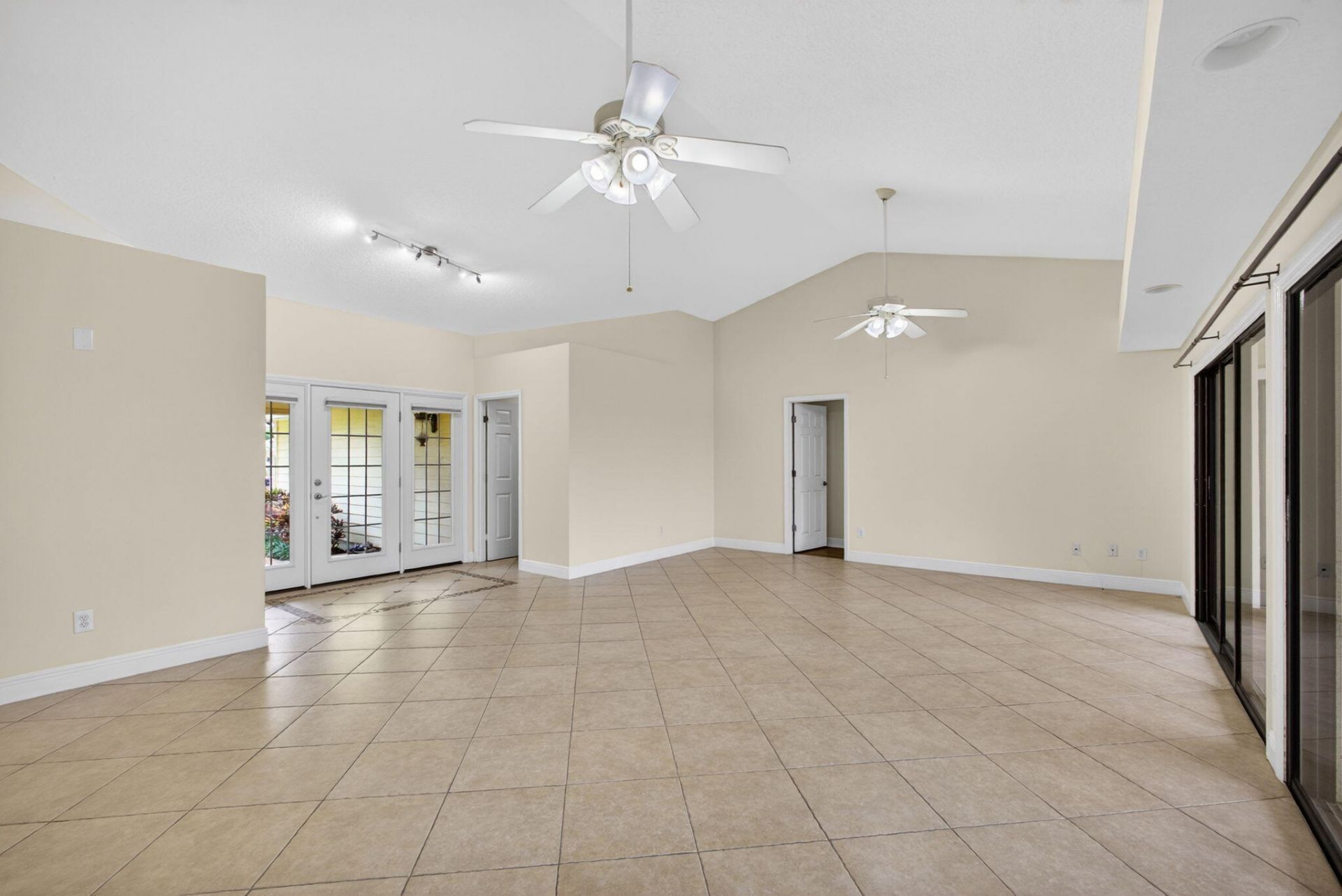 10420 SE Jupiter Narrows Drive, Hobe Sound, FL 33455 Photo