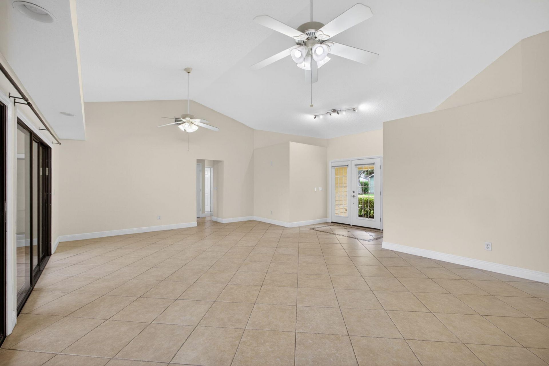 10420 SE Jupiter Narrows Drive, Hobe Sound, FL 33455 Photo