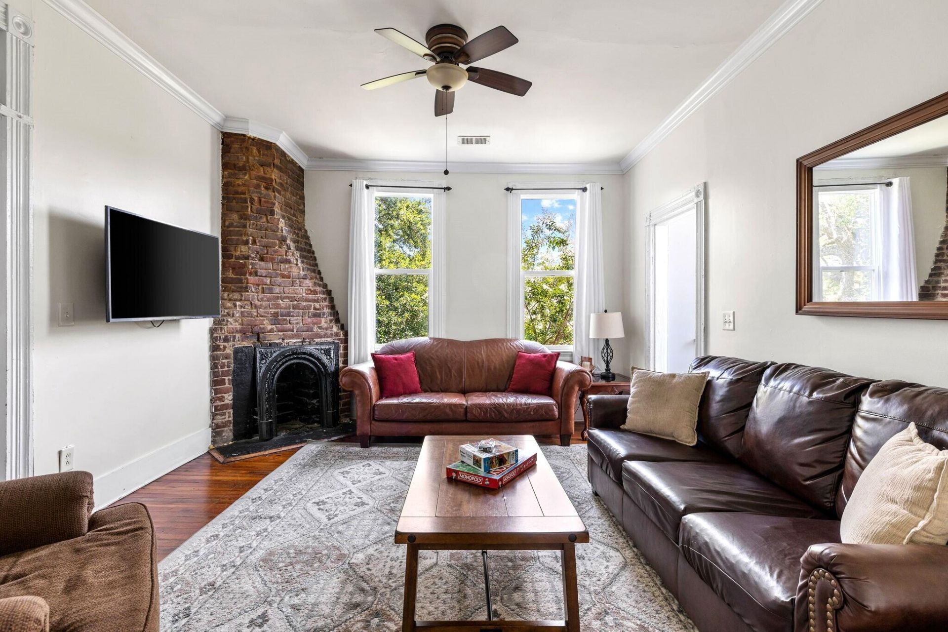 695 King Street Photo 23