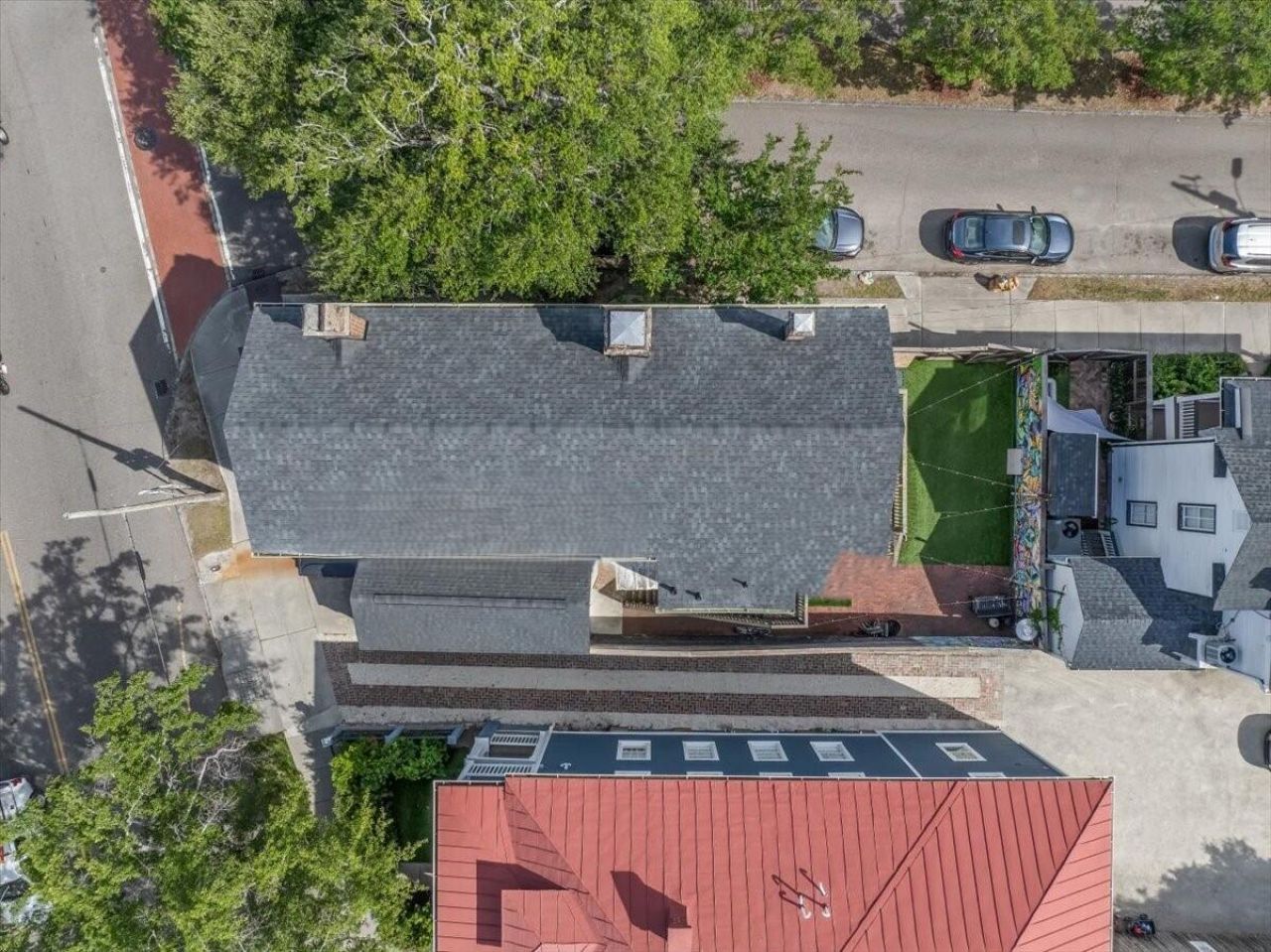 695 King Street Photo 35