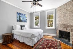 695 King Street photo 4
