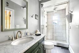 695 King Street photo 4