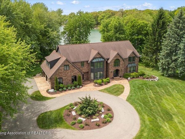 808 E Geneva Drive, DeWitt, MI 48820