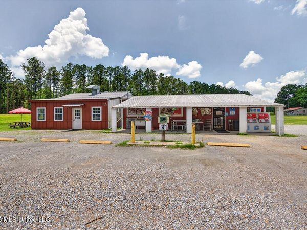 11 Cut-off Road, Perkinston, MS 39573