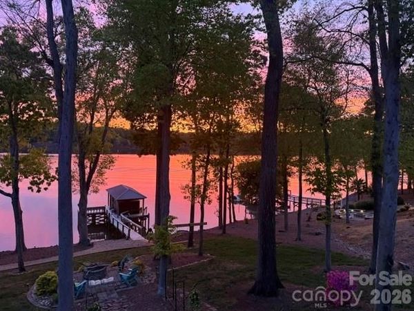 1017 Peninsula Drive , Belmont, NC 28012