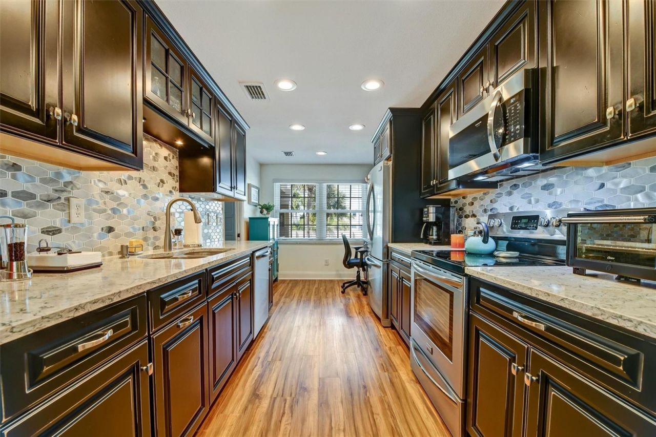8352 Meadowbrook Drive , Unit 10, Seminole, FL 33777 Photo