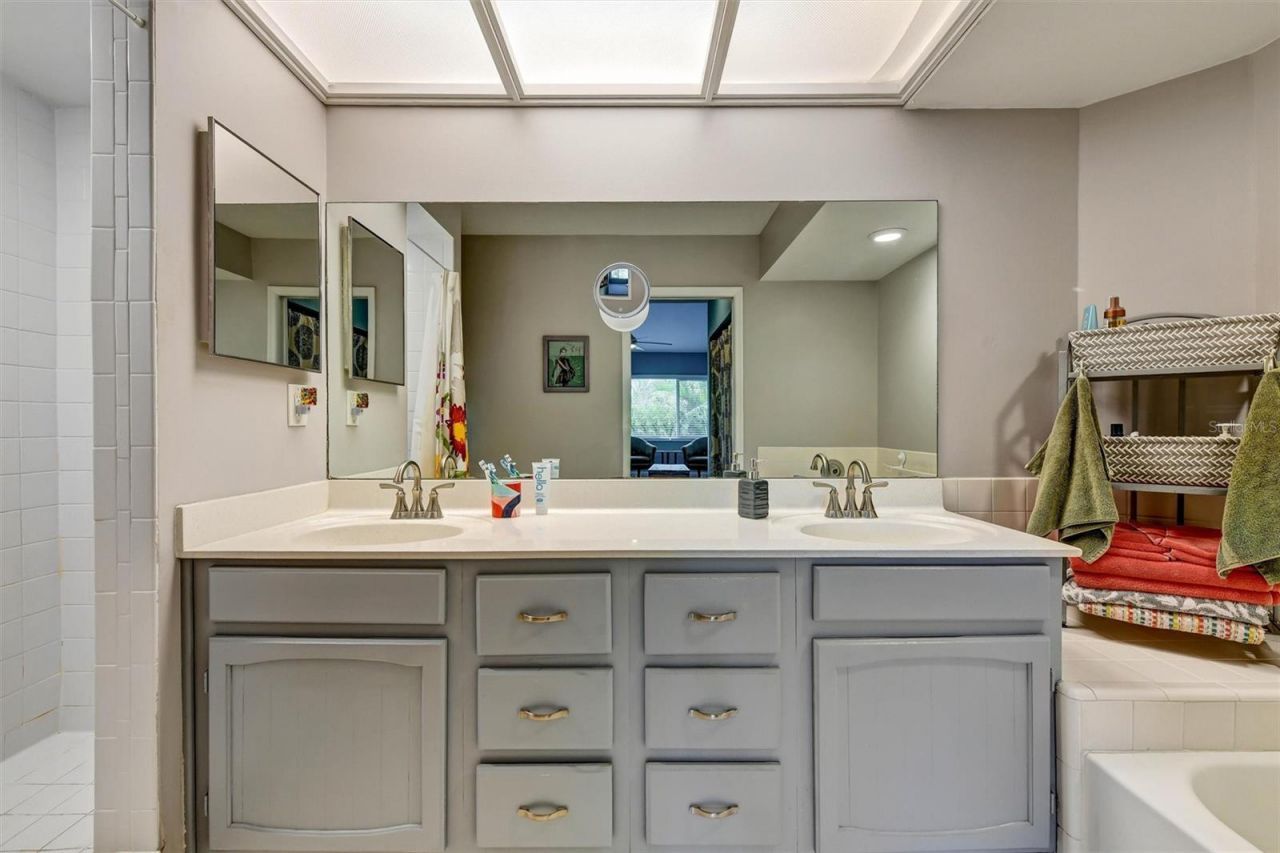 8352 Meadowbrook Drive , Unit 10, Seminole, FL 33777 Photo