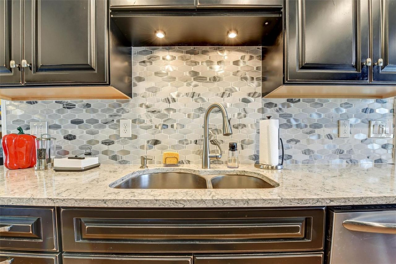 8352 Meadowbrook Drive , Unit 10, Seminole, FL 33777 Photo