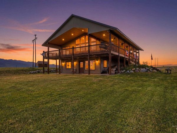 136 Goslin Lp, Cascade, ID 83611