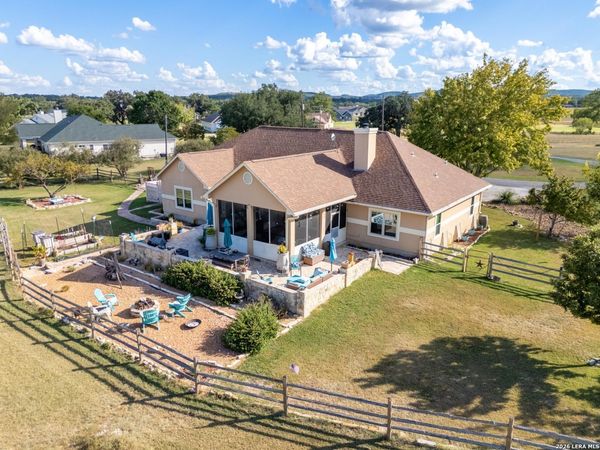 212 ANTLER CIR, Bandera, TX 78003
