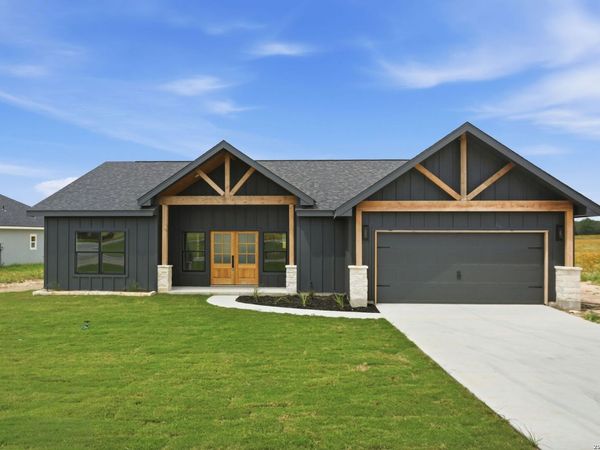 109 MERION LN, La Vernia, TX 78121