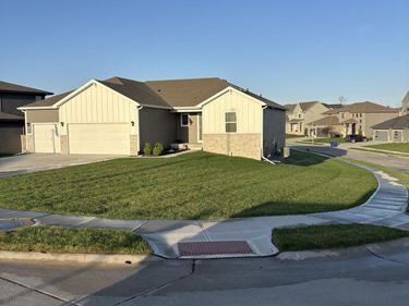 680 N 11Th Circle, Springfield, NE 68059