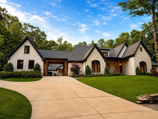 46 Boxwood, Columbus, MS 39705