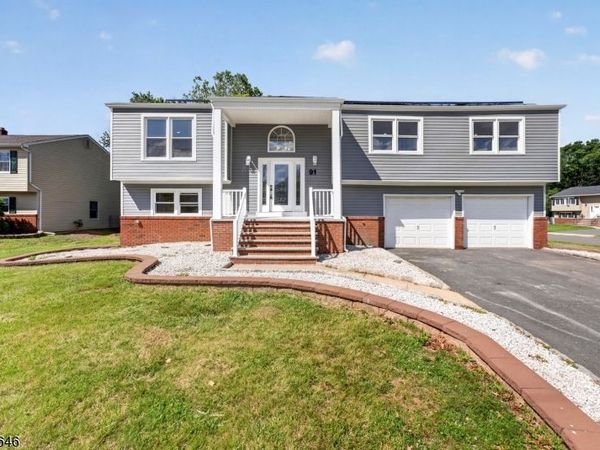 91 Oakey Dr, South Brunswick, NJ 08824
