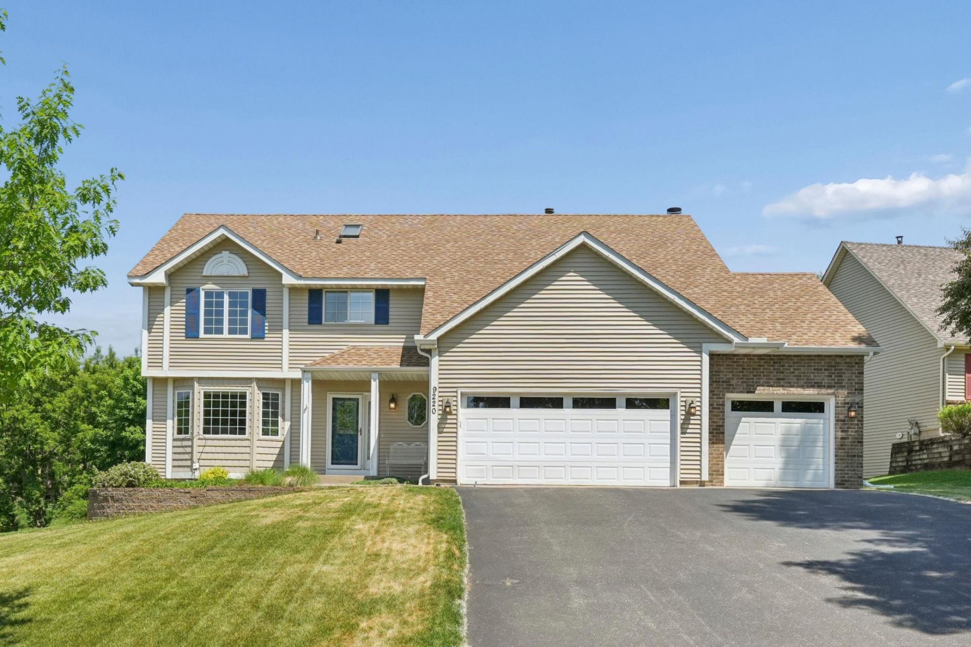 9220 Hillside Trail S, Cottage Grove, MN 55016