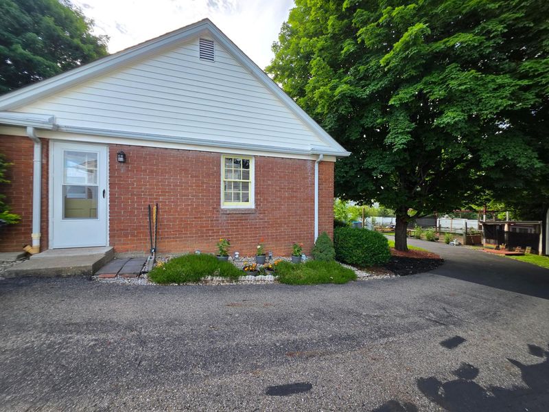 2072 N Columbus Street , Lancaster, OH 43130 Photo 4