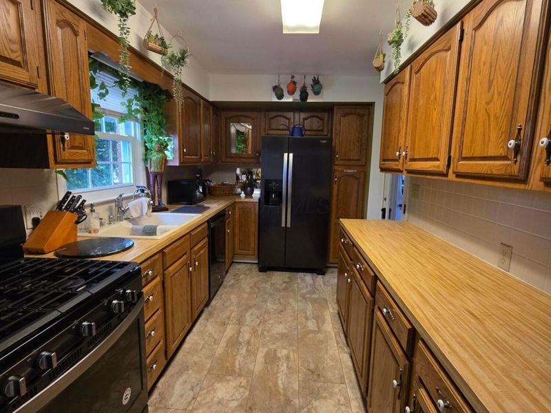 2072 N Columbus Street , Lancaster, OH 43130 Photo 8