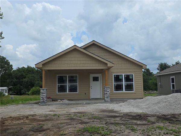 829 S Cherry Street, Ottawa, KS 66067