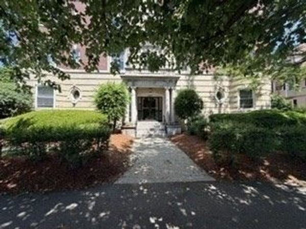 457 Washington St, Unit 8, Newton, MA 02458