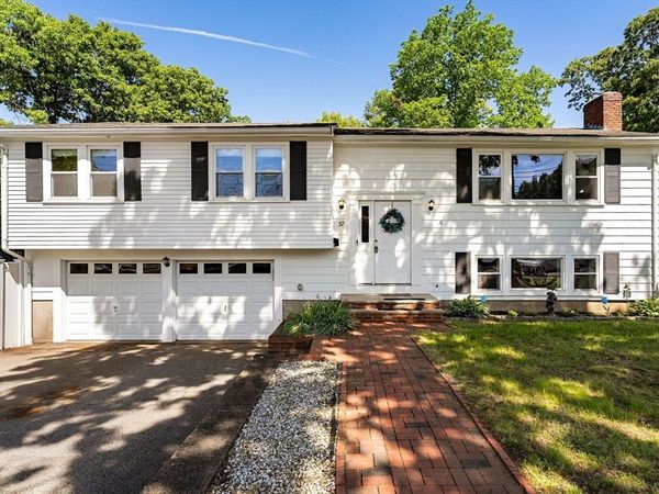 37 Old Coach Rd, Braintree, MA 02184