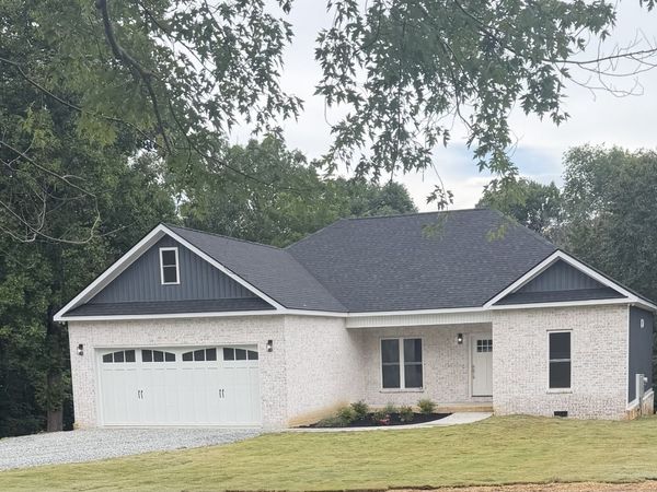 470 Powers Blvd, Waverly, TN 37185