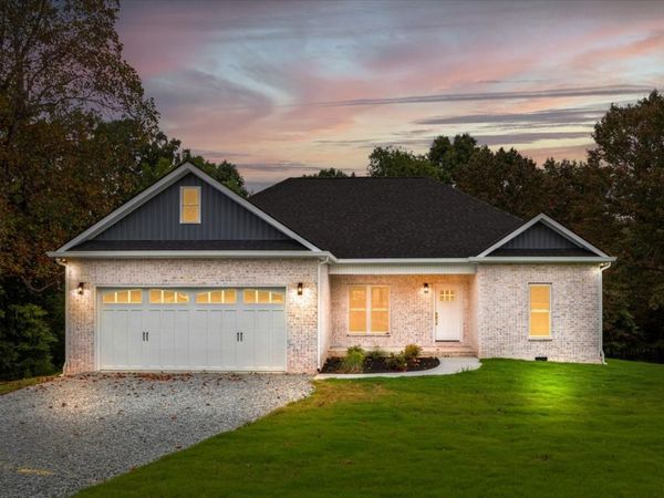 470 Powers Blvd, Waverly, TN 37185