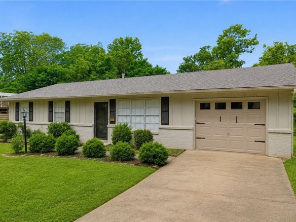 725 N Washington Avenue , Fayetteville, AR 72701