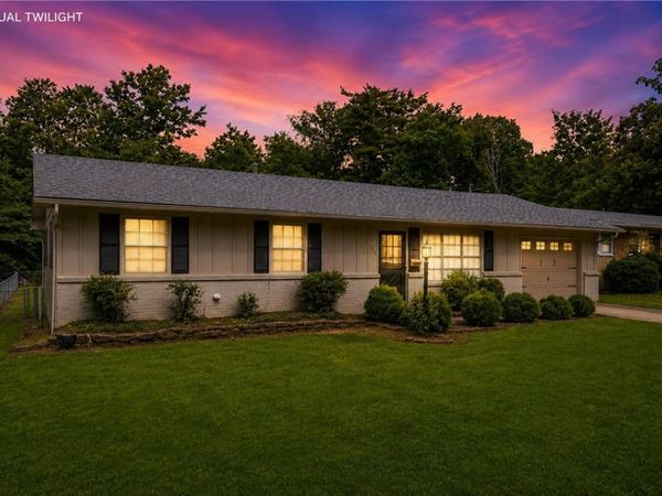 725 N Washington Avenue, Fayetteville, AR 72701