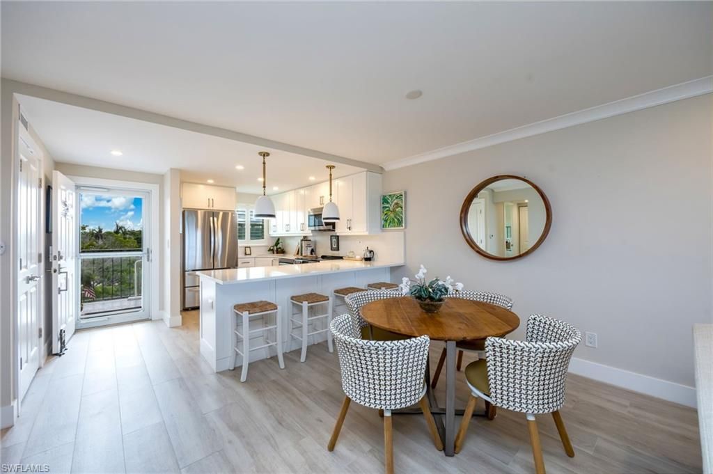 29 High Point Cir E, Unit 403, Naples, FL 34103 Photo