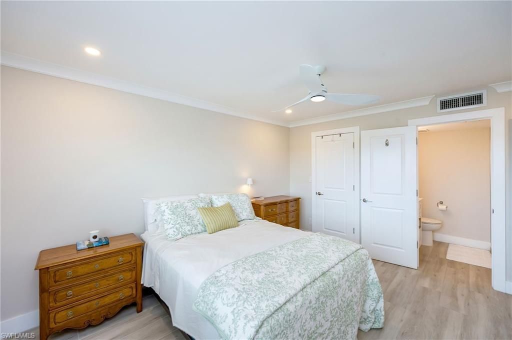 29 High Point Cir E, Unit 403, Naples, FL 34103 Photo