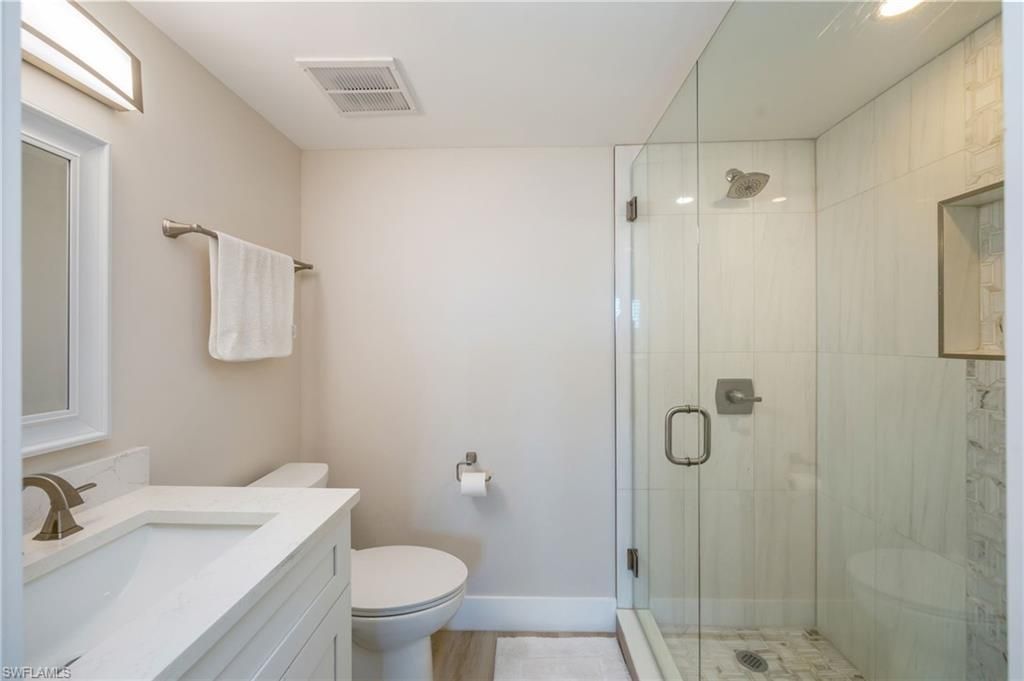 29 High Point Cir E, Unit 403, Naples, FL 34103 Photo