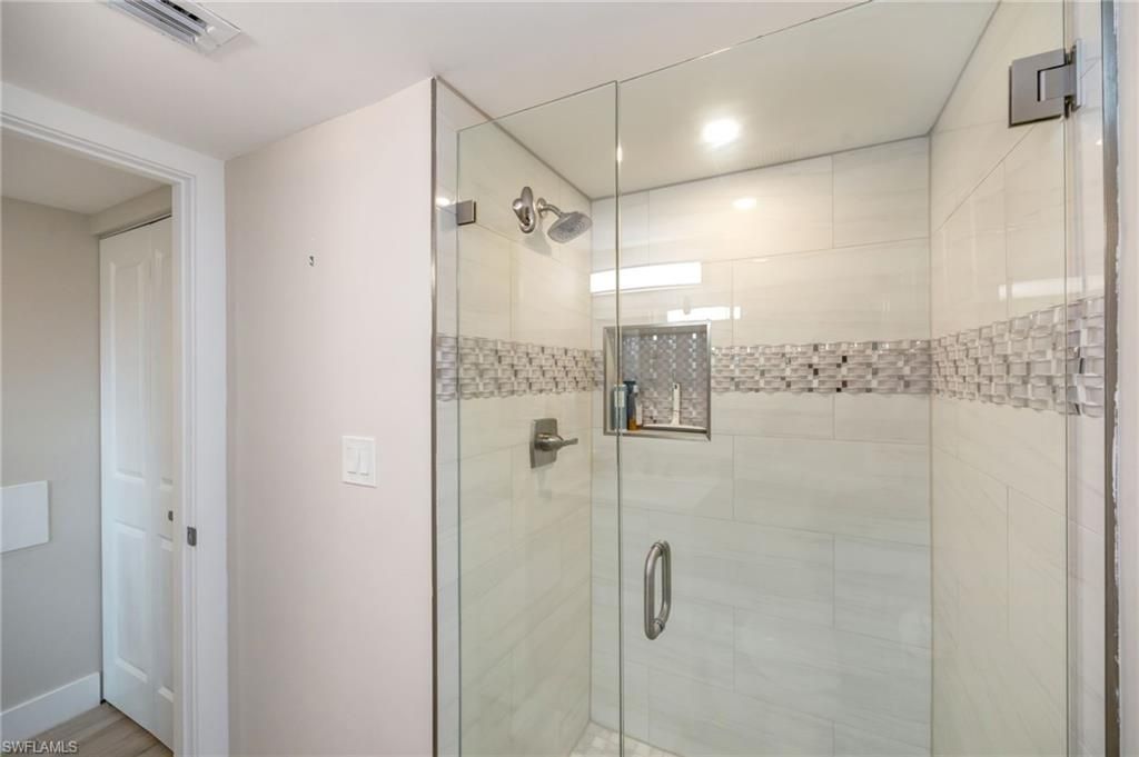 29 High Point Cir E, Unit 403, Naples, FL 34103 Photo