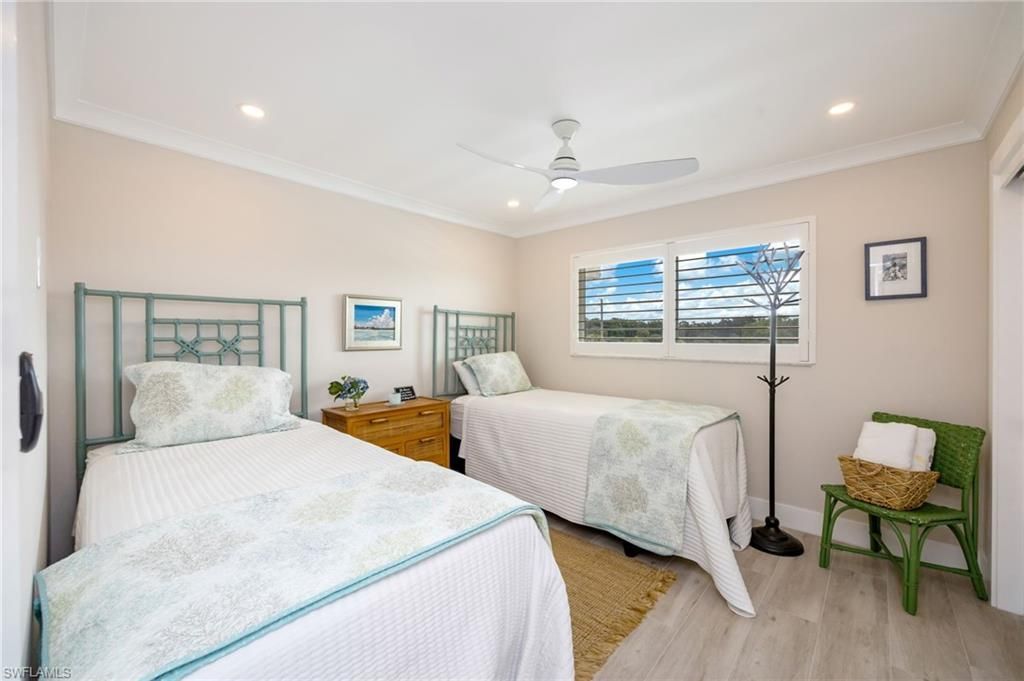 29 High Point Cir E, Unit 403, Naples, FL 34103 Photo