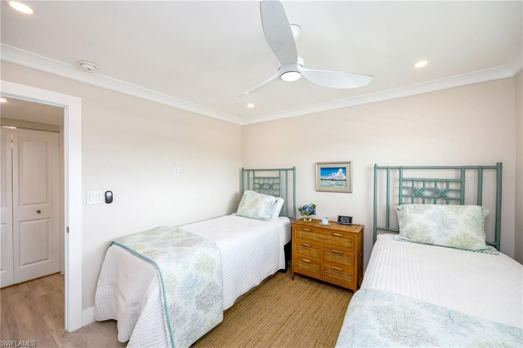 29 High Point Cir E, Unit 403, Naples, FL 34103 Photo