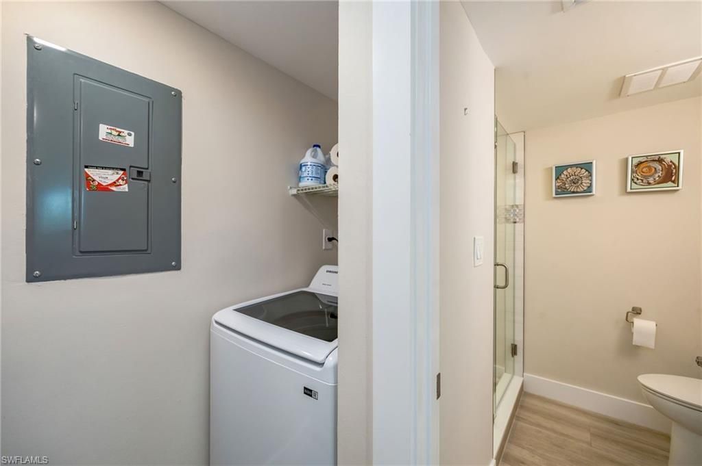 29 High Point Cir E, Unit 403, Naples, FL 34103 Photo