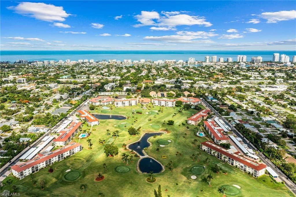 29 High Point Cir E, Unit 403, Naples, FL 34103 Photo