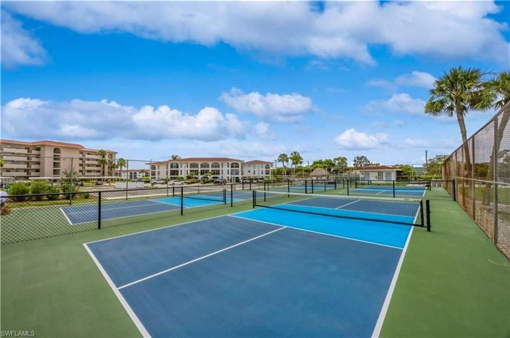29 High Point Cir E, Unit 403, Naples, FL 34103 Photo