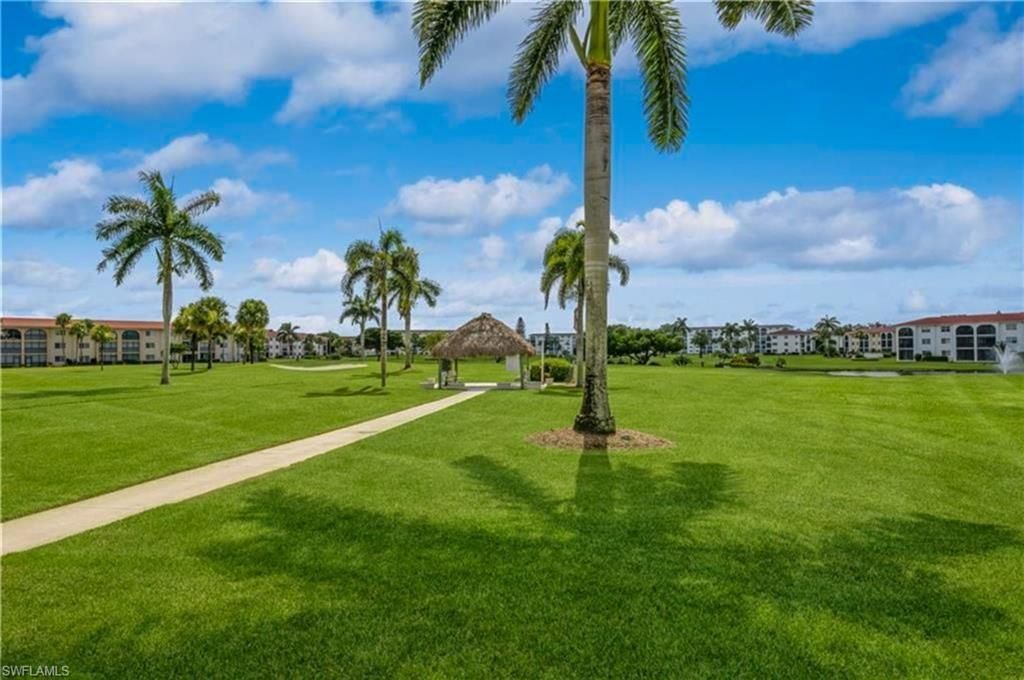 29 High Point Cir E, Unit 403, Naples, FL 34103 Photo