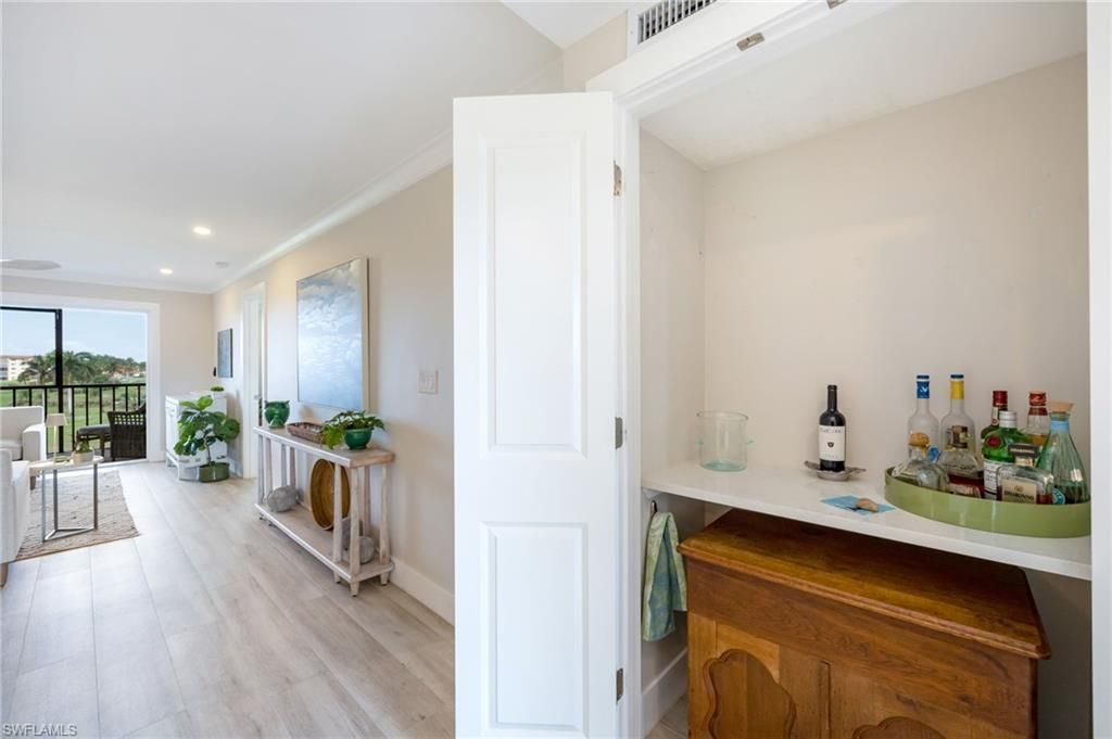 29 High Point Cir E, Unit 403, Naples, FL 34103 Photo