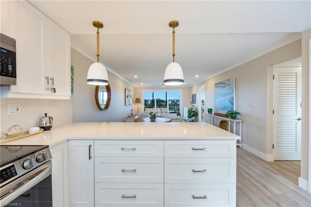29 High Point Cir E, Unit 403, Naples, FL 34103 Photo