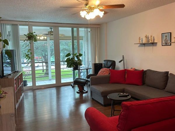 115 Royal Pk Drive, Unit 2g, Oakland Park, FL 33309