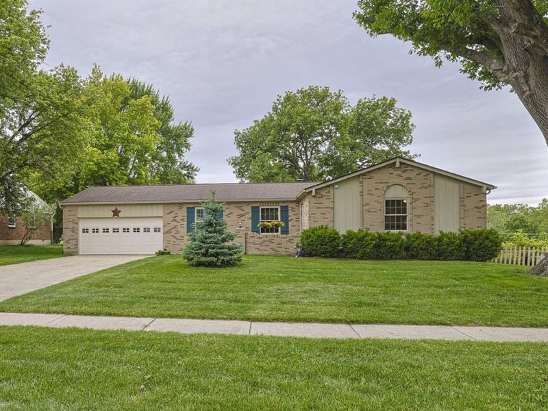 2061 Edinburg Lane, Fairfield, OH 45014 Photo 1