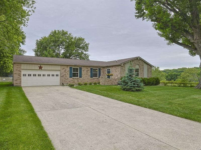2061 Edinburg Lane, Fairfield, OH 45014 Photo 2