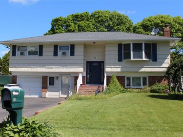 69 Appel Drive E, Shirley, NY 11967