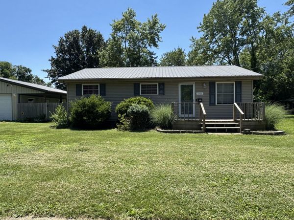 1006 Diamond Street , Benton, IL 62812