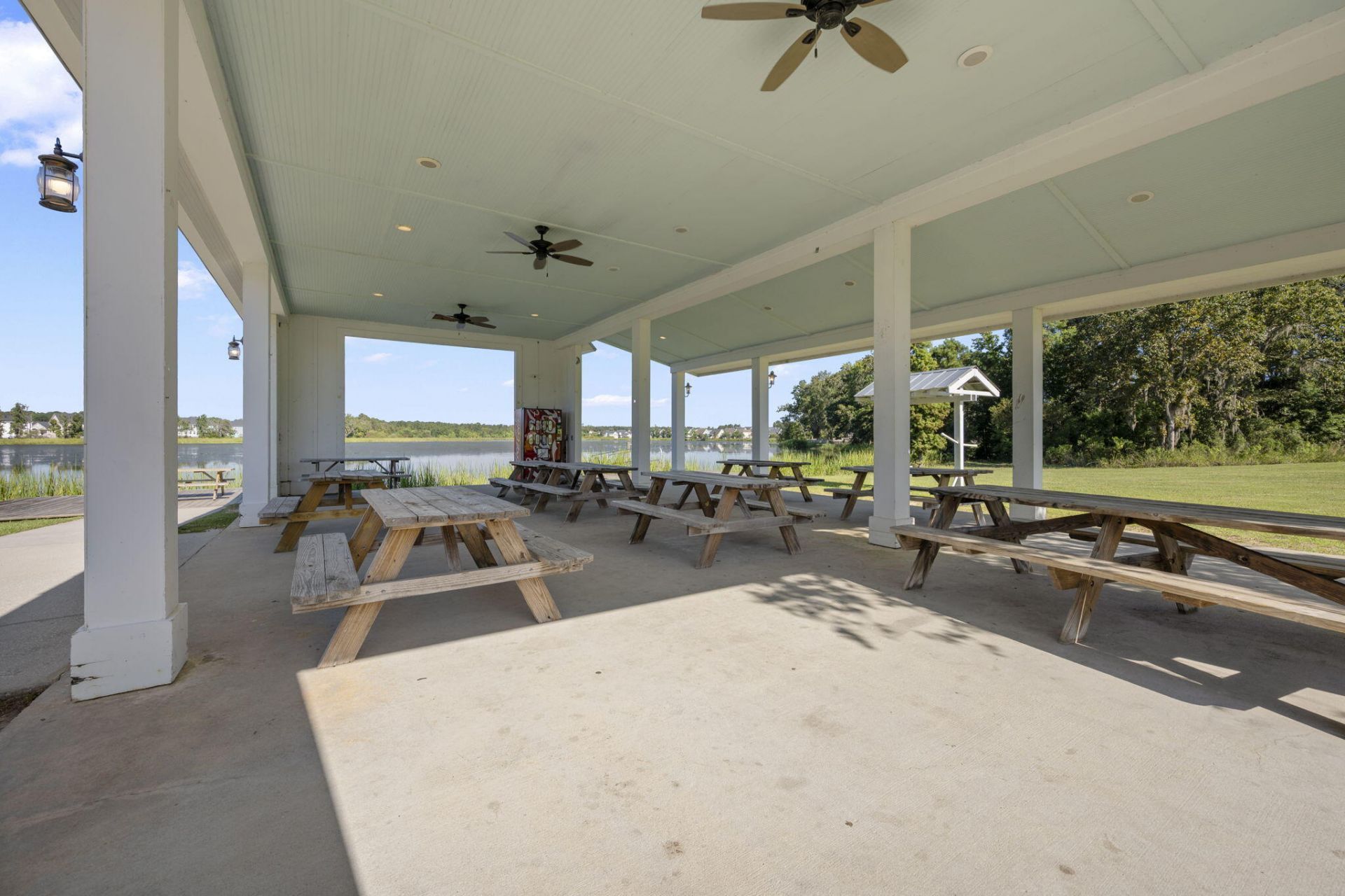 492 Trotters Lane Photo 52