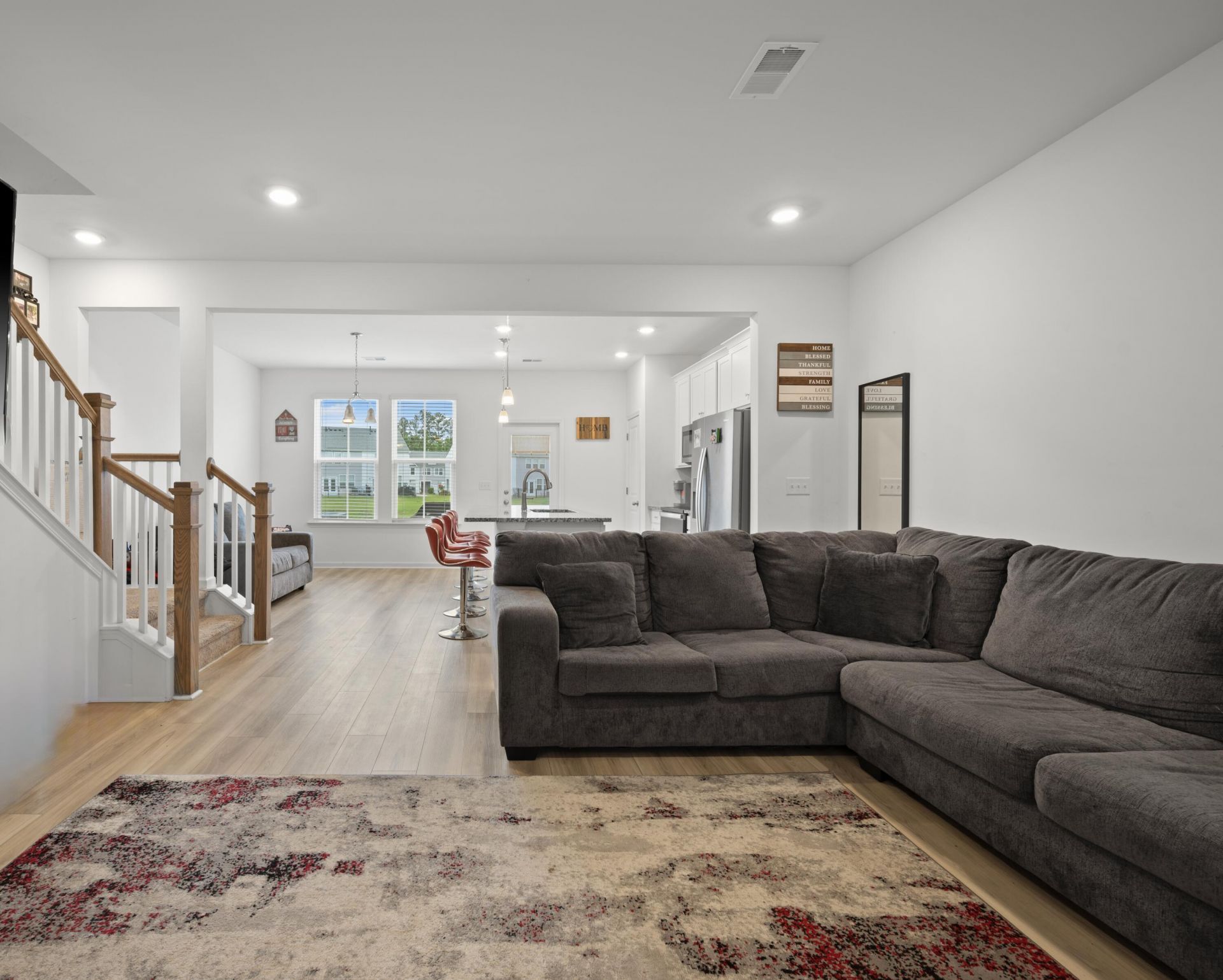 492 Trotters Lane Photo 8