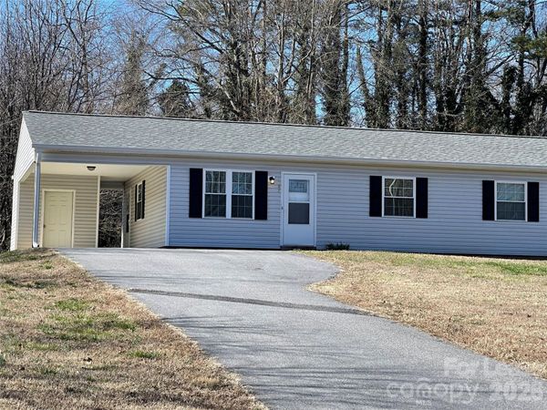 1122 28th Street SW, Hickory, NC 28602