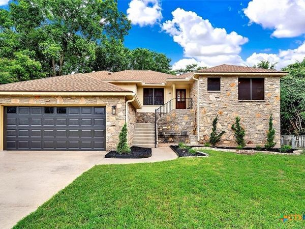 48 River Oak Drive , Seguin, TX 78155